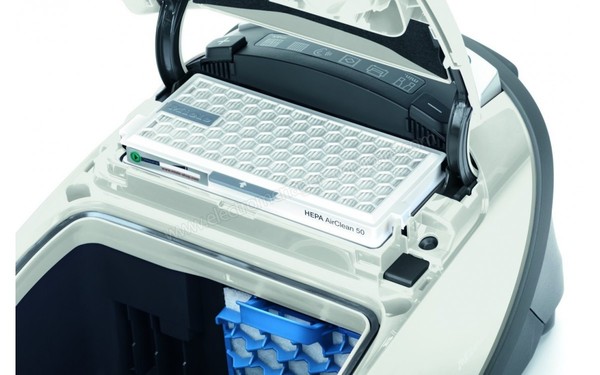 MIELE Complete C3 Blanc Allergy PowerLine SGFE1 - Acc&egrave;s au filtre