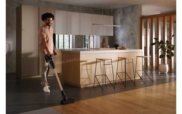 MIELE Duoflex HX1 Total Care Noir SQLL0 - Mise en situation