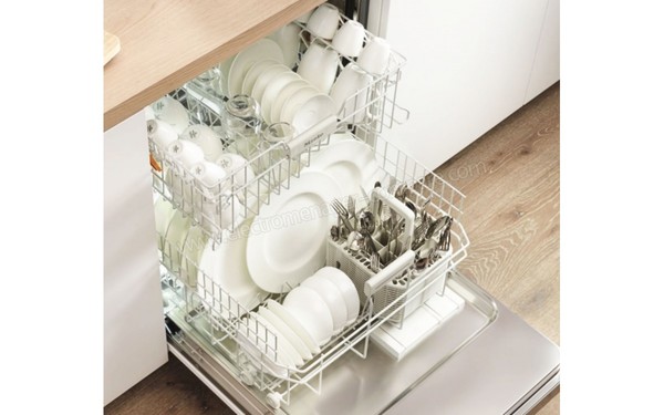 MIELE G 4202 - Vue de l'int&eacute;rieur (cr&eacute;dit : Boulanger)