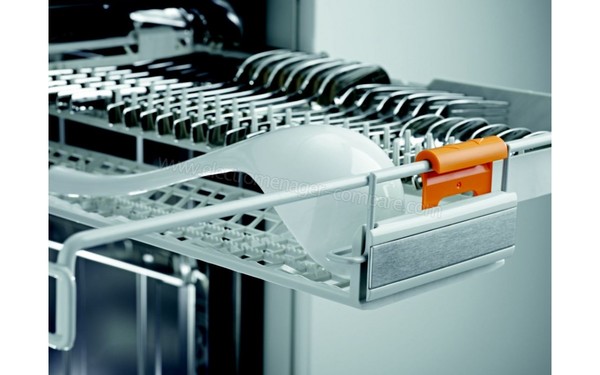 MIELE G 4942 SC - Vue du panier sup&eacute;rieur (cr&eacute;dit : Boulanger)