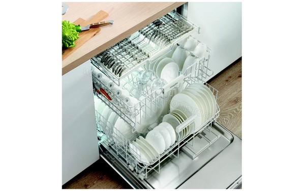 MIELE G 4960 SCVi - Vue du dessous (cr&eacute;dit : Boulanger)
