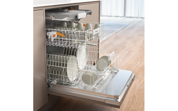 MIELE G 5851 SCVi Inox - Vue du panier inf&eacute;rieur, sup&eacute;rieur et tiroir sup&eacute;rieur