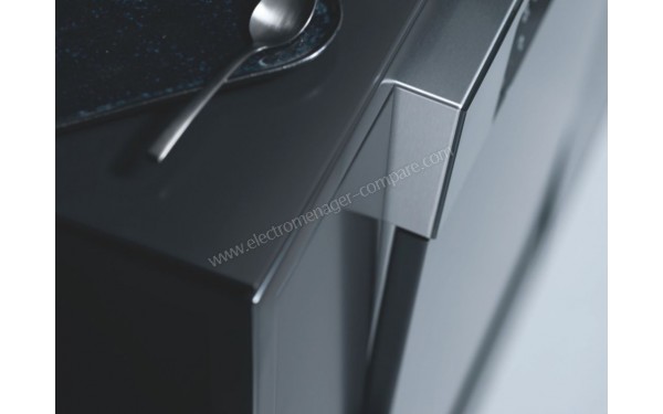 MIELE G 7100 SCi Inox - Vue de la poign&eacute;e (cr&eacute;dit : Boulanger)