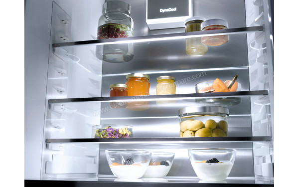 MIELE K 7793 C - Vue de l'int&eacute;rieur partie r&eacute;frig&eacute;rateur