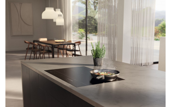 MIELE KM 7576-2 FL 125 Gala Ed - Mise en situation