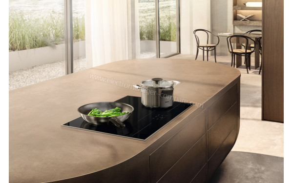 MIELE KM 8684-2 FR - Mise en situation