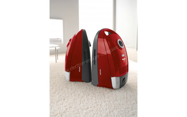 MIELE Compact C2 Rouge Cat&Dog PowerLine SDBF5 - Mise en situation