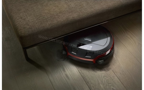 MIELE Scout RX2 - Passage sous les meubles