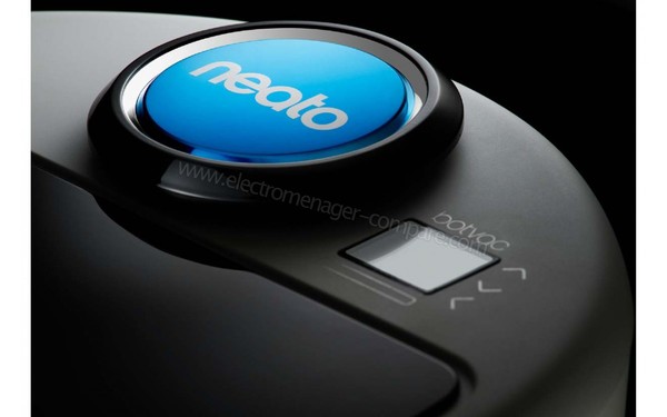 NEATO Botvac D85 - Zoom sur capteurs BotVision et &eacute;cran (cr&eacute;dit : Darty)