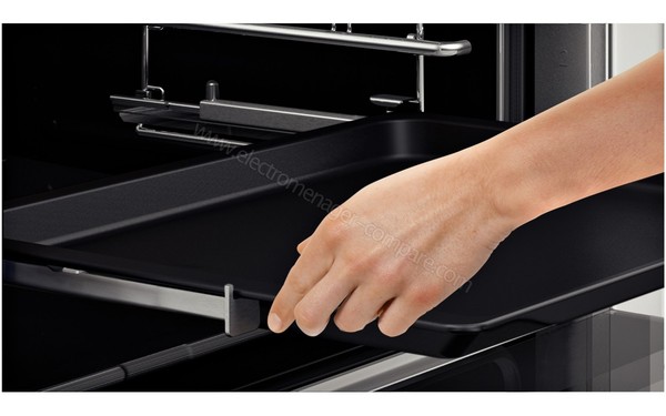 NEFF B57CS24N0 - Vue 3/4 gauche rail t&eacute;lescopique