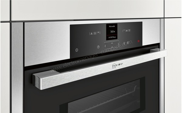 NEFF C15MR02N0 - Vue 3/4 gauche, poign&eacute;e et bandeau de commandes