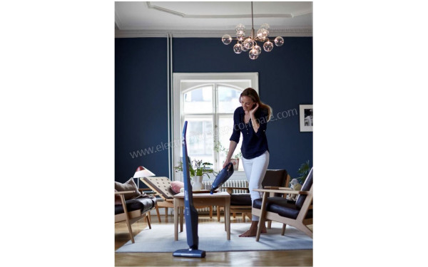 NILFISK Easy 28 V Max Bleu - Mise en situation