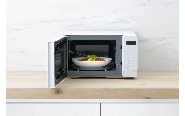 PANASONIC NN-K35NWMEPG - Mise en situation