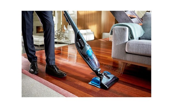 PHILIPS FC6409/01 - Vue 3/4 gauche avec lingette