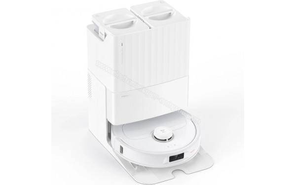 ROBOROCK Qrevo MaxV - Vue de 3/4 gauche sur la base de chargement