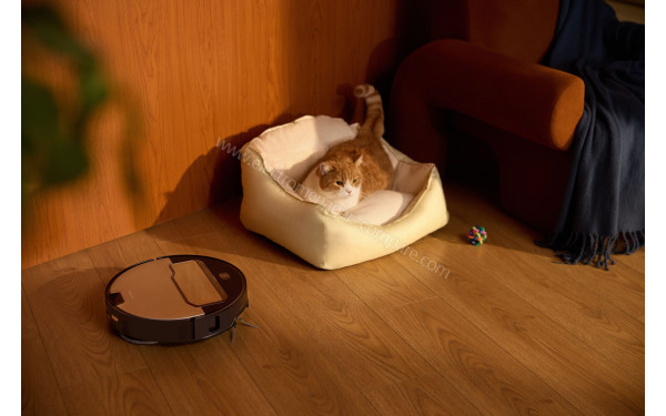 ROBOROCK Saros Z70 R&D Argent - Mise en situation