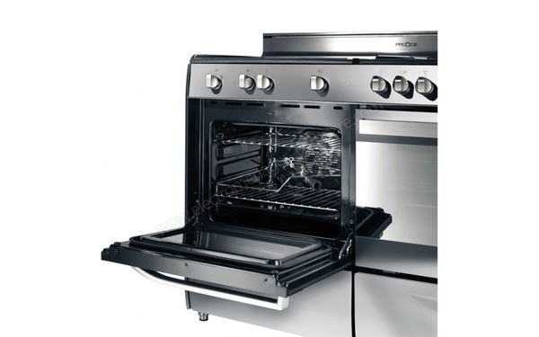 ROSIERES RCP 12 IN - Four 1, porte ouverte (cr&eacute;dit : Boulanger)