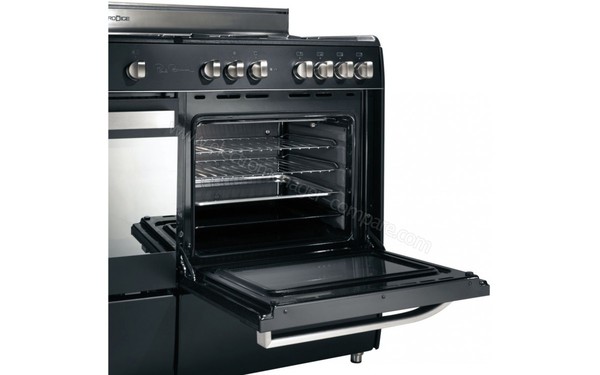 ROSIERES RCP 12 PN - Vue de l'int&eacute;rieur four 2 (cr&eacute;dit : Boulanger)