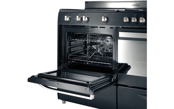 ROSIERES RCP 12 PN - Vue de l'int&eacute;rieur four 1 (cr&eacute;dit : Boulanger)