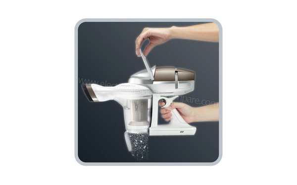 ROWENTA RH9089WO - Vidage du bac (cr&eacute;dit : Darty)