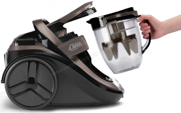 ROWENTA RO7676EA - Extraction du bac (cr&eacute;dit : Darty)