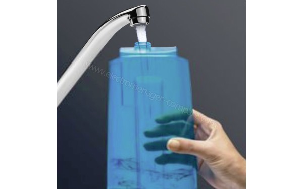 ROWENTA RY7585WH - Vue du r&eacute;servoir d'eau (cr&eacute;dit : Boulanger)