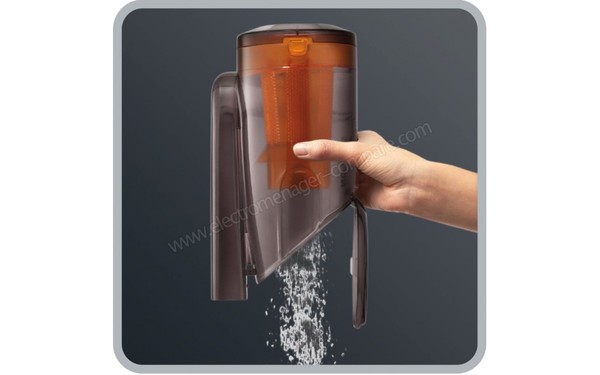 ROWENTA YY8727 - Vidage du bac (cr&eacute;dit : Boulanger)