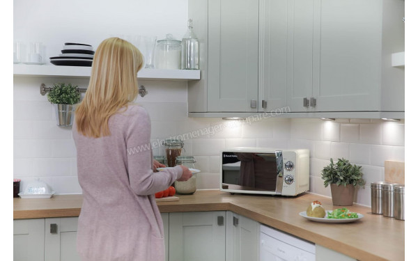 RUSSELL HOBBS RHMM701C - Mise en situation