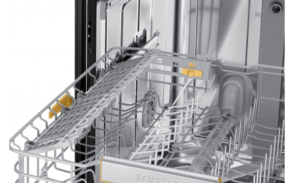 SAMSUNG DW60BG830FSL - Vue du panier sup&eacute;rieur