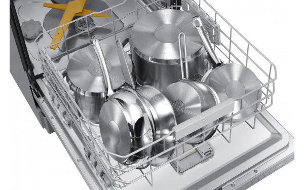 SAMSUNG DW60BG830FSL - Vue du panier inf&eacute;rieur