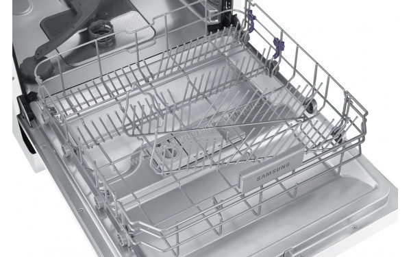 SAMSUNG DW60M6050FW - Vue du panier inf&eacute;rieur