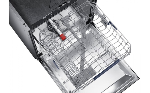 SAMSUNG Water Wall DW60M9550BB - Vue du panier sup&eacute;rieur vide