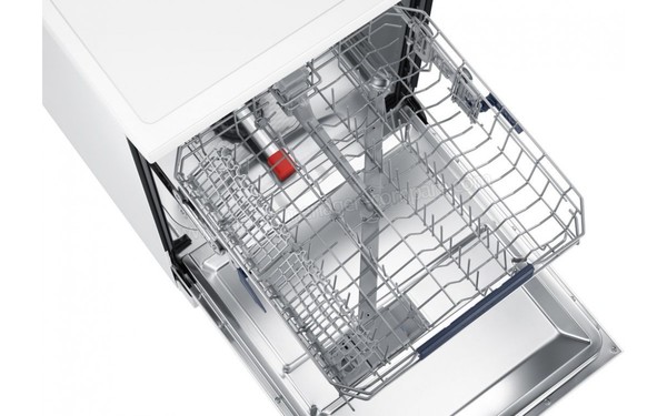 SAMSUNG Water Wall DW60M9550FW - Vue du panier sup&eacute;rieur (cr&eacute;dit : Boulanger)