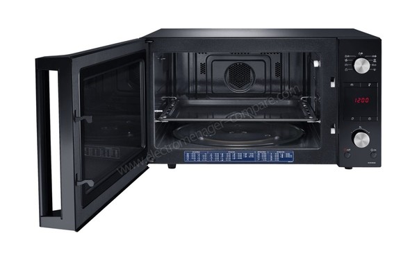 SAMSUNG MC455TCRCBB - Porte ouverte (cr&eacute;dit : Boulanger)