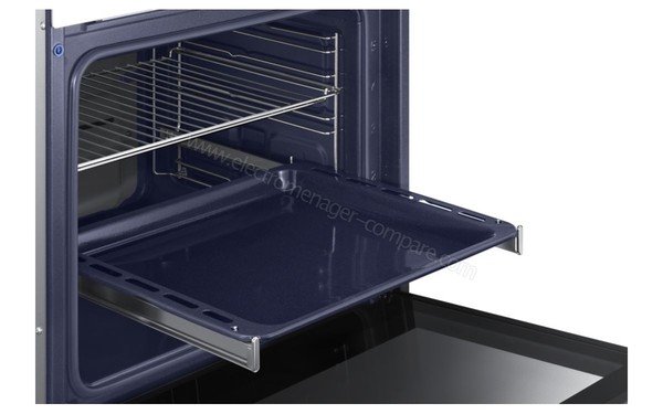 SAMSUNG NV70K2340RS/ET - Vue 3/4 gauche, &eacute;quipement int&eacute;rieur (cr&eacute;dit : Boulanger)