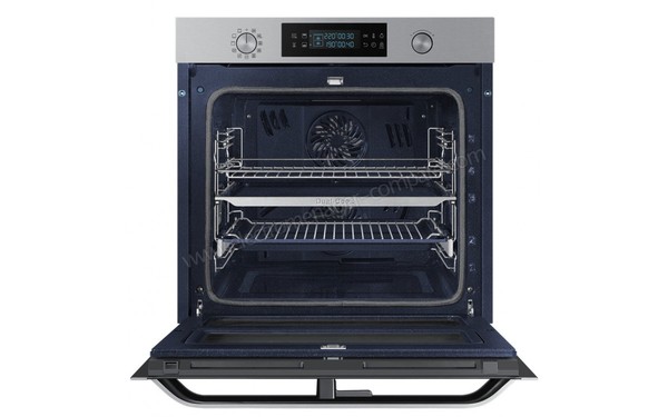 SAMSUNG NV75N5671RS - Vue de l'int&eacute;rieur avec accessoires