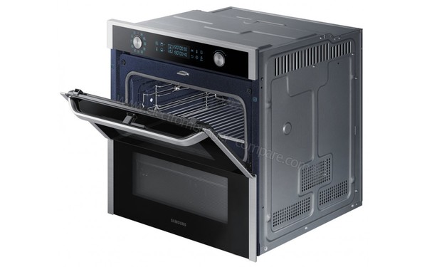 SAMSUNG NV75N7677RS/EC - Vue 3/4 droite porte ouverte four sup&eacute;rieure