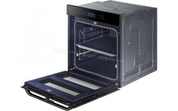 SAMSUNG NV75R7676RB - Vue 3/4 droite porte ouverte (cr&eacute;dit : Boulanger)