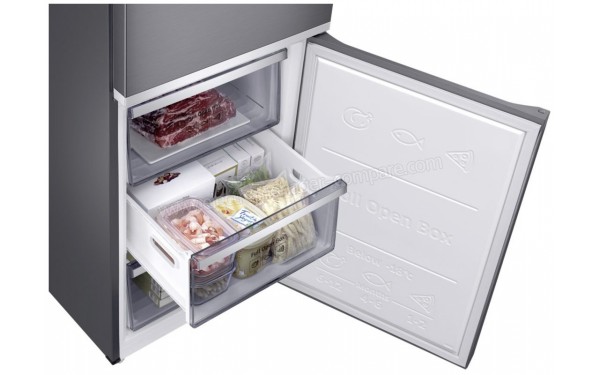 SAMSUNG RB41R7737S9 - Vue de la partie cong&eacute;lateur avec porte ouverte (cr&eacute;dit : Boulanger)