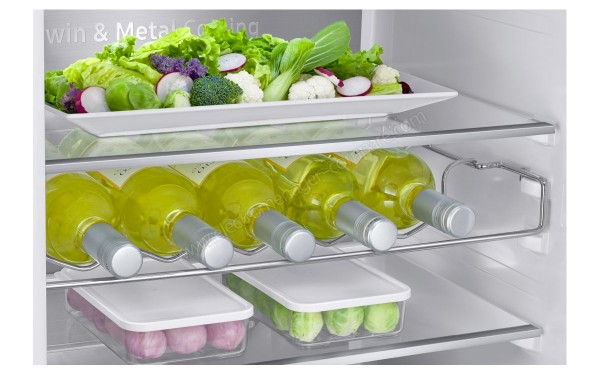 SAMSUNG RB41R7737S9 - Vue de la clayette porte-bouteilles (cr&eacute;dit : Boulanger)