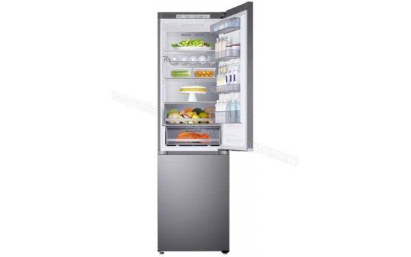 SAMSUNG RB41R7737S9 - Vue de la partie r&eacute;frig&eacute;rateur avec porte ouverte (cr&eacute;dit : Boulanger)