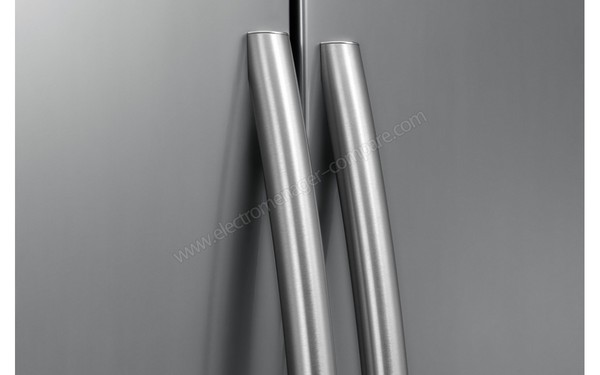 SAMSUNG RS50N3803SA - Vue des poign&eacute;es