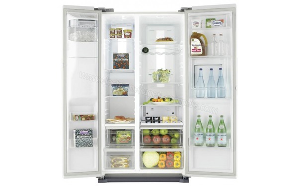 SAMSUNG RS7687FHCWW - Vue de l'int&eacute;rieur (cr&eacute;dit : Boulanger)