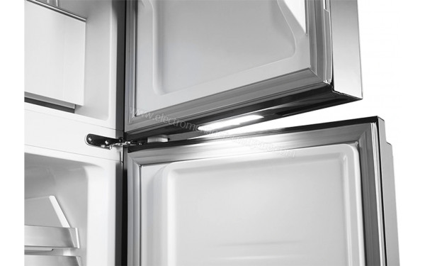 SCHNEIDER SCMDC522HNFX - Zoom sur les poign&eacute;es int&eacute;gr&eacute;es