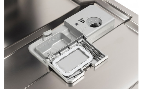 SCHNEIDER SDW947D - Vue du bac lessiviel