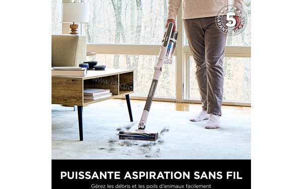 SHARK IZ380EUT - Mise en situation (cr&eacute;dit : Boulanger)