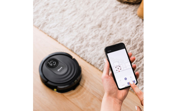 SHARK RV2001WDEU - Mise en situation (cr&eacute;dit : Darty)