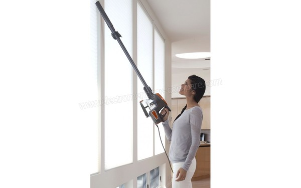 SHARK NA300 - Vue 3/4 droite avec tube et accessoire