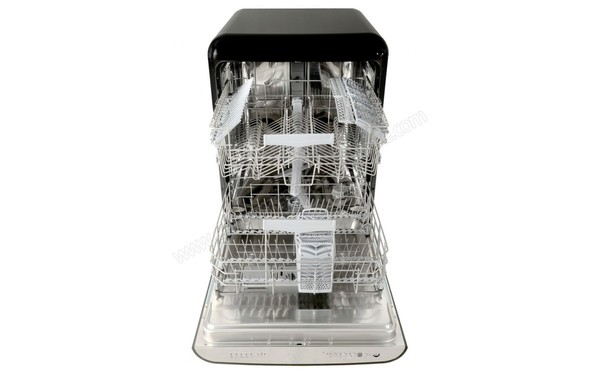 SMEG BLV2NE-1 - Vue de l'int&eacute;rieur (cr&eacute;dit : Darty)