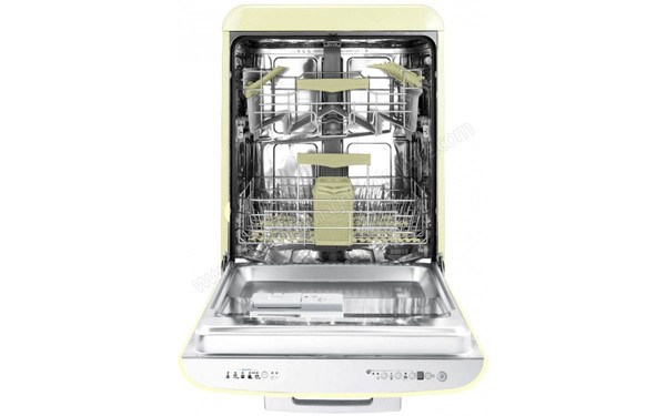 SMEG BLV2P2 - Vue de l'int&eacute;rieur (cr&eacute;dit : Boulanger)